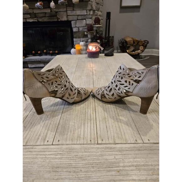 Spring Step Amora Women's Beige Strappy Sandals Size 10 High Heel - Picture 4 of 9